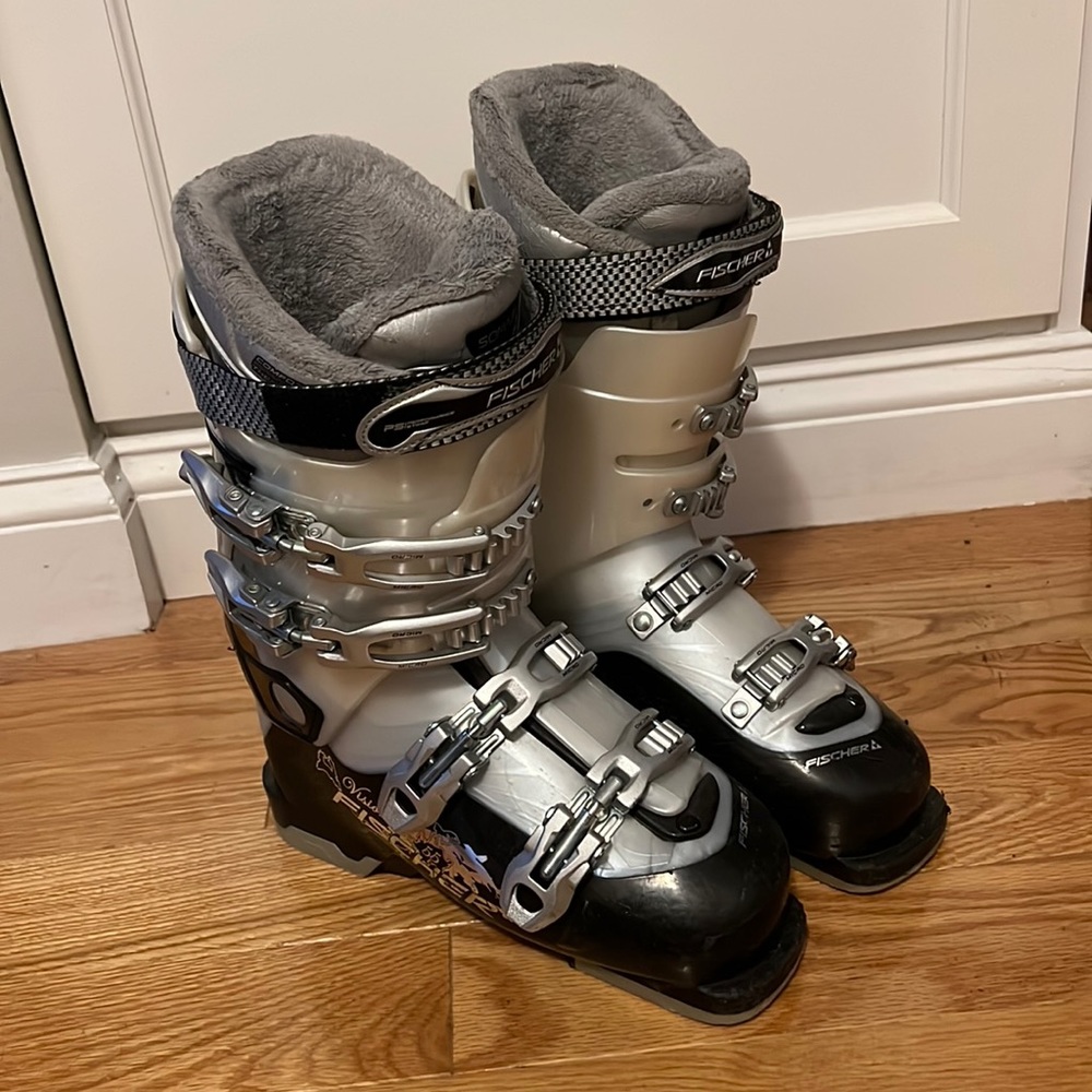 Fischer Vision 55 Ski Boots size 24.5 or women’s 6-7